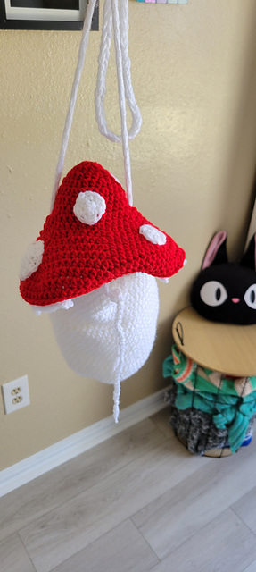 crochet mushroom shaped bag closed