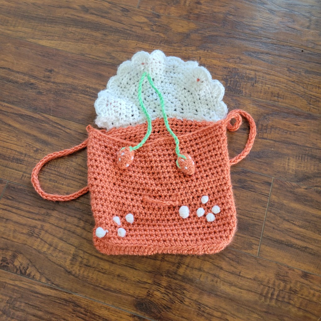 crochet strawberry side bag, flat and open
